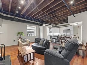 209 N 4TH Street F4, Philadelphia PA 19106