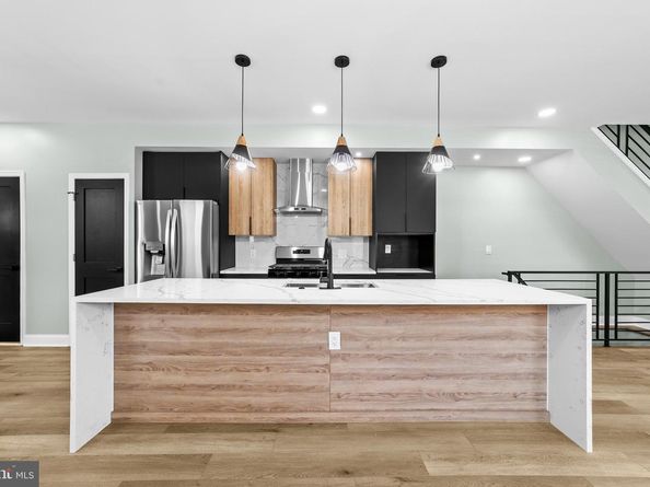 914 W Duncannon Avenue, Philadelphia PA 19141