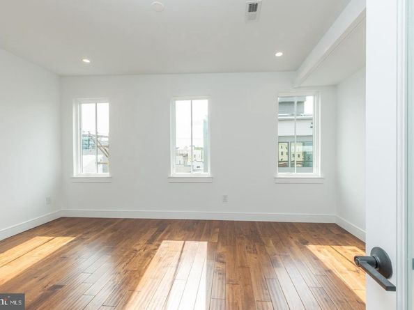 1111 E Dunton Street, Philadelphia PA 19123