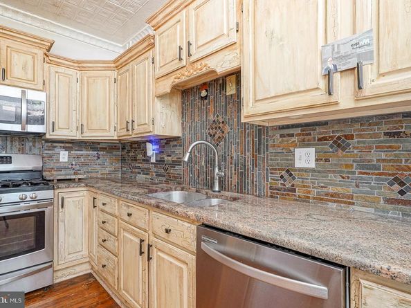 576 Hermitage Street, Philadelphia PA 19128
