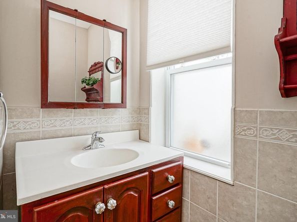 576 Hermitage Street, Philadelphia PA 19128
