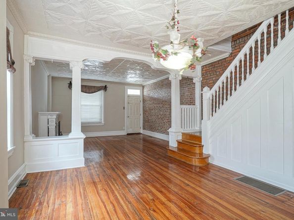 576 Hermitage Street, Philadelphia PA 19128