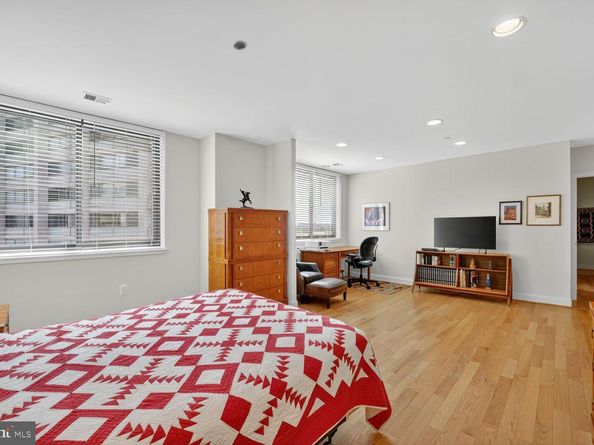 4550 N Park Avenue 1005, Chevy Chase MD 20815