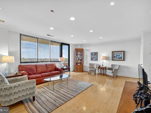 4550 N Park Avenue 1005, Chevy Chase MD 20815
