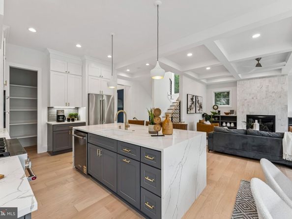 5017 17TH Street N, Arlington VA 22207