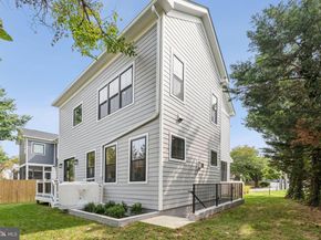 5017 17TH Street N, Arlington VA 22207