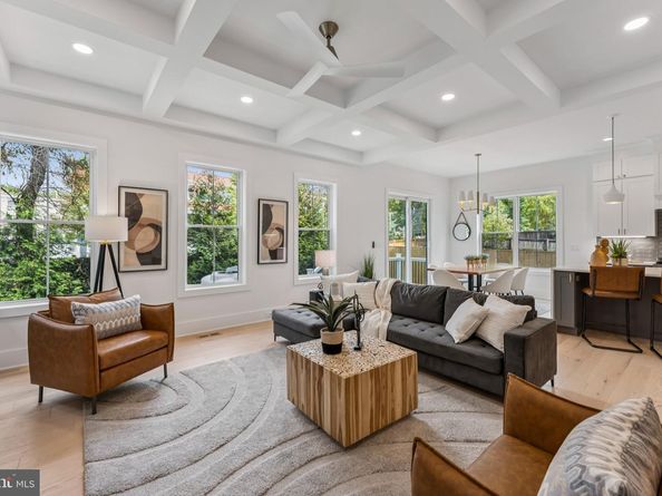 5017 17TH Street N, Arlington VA 22207