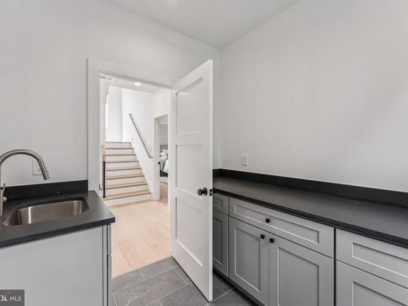 5017 17TH Street N, Arlington VA 22207