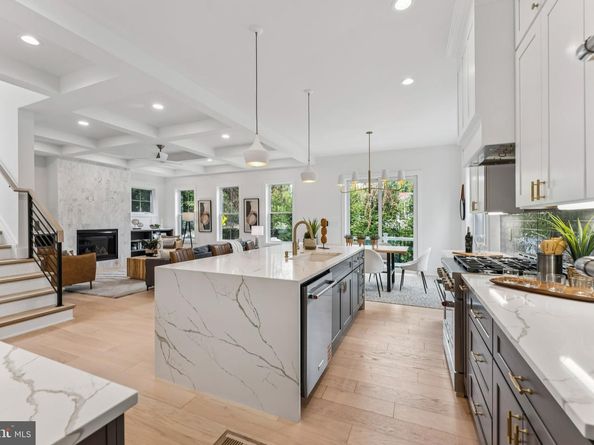 5017 17TH Street N, Arlington VA 22207