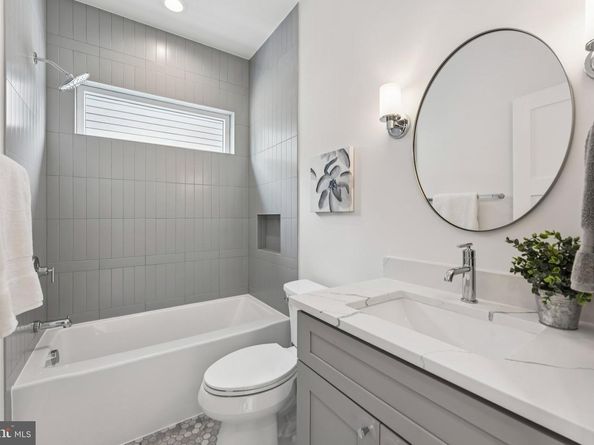 5017 17TH Street N, Arlington VA 22207