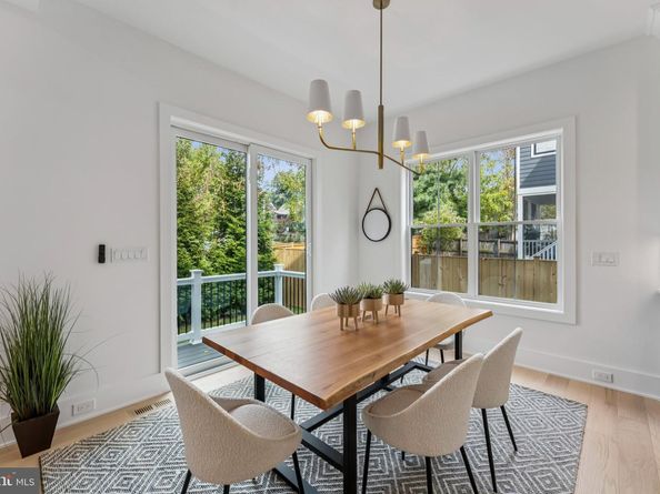 5017 17TH Street N, Arlington VA 22207