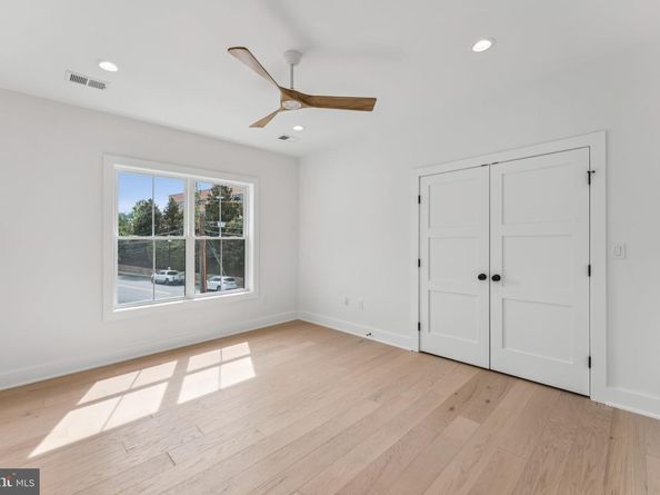 5017 17TH Street N, Arlington VA 22207