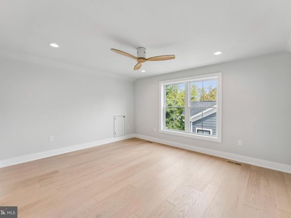 5017 17TH Street N, Arlington VA 22207