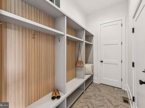 5017 17TH Street N, Arlington VA 22207