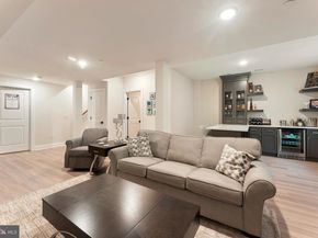 55 Parry Way, Warminster PA 18974