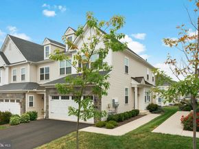 55 Parry Way, Warminster PA 18974