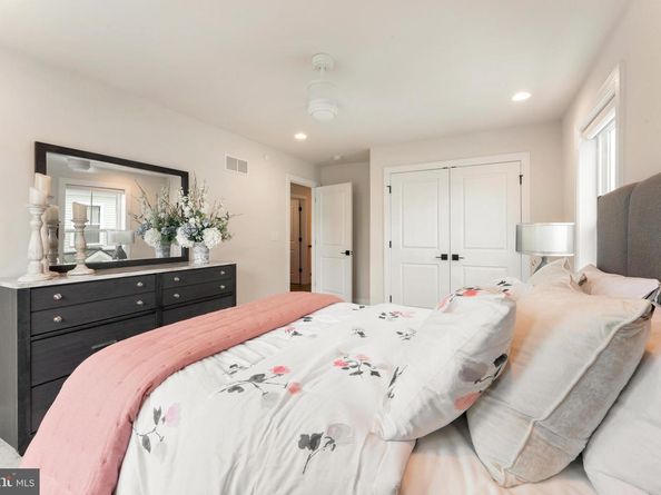 55 Parry Way, Warminster PA 18974