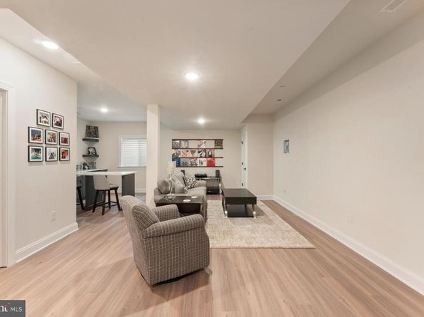 55 Parry Way, Warminster PA 18974
