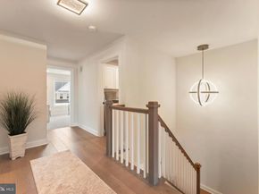 55 Parry Way, Warminster PA 18974