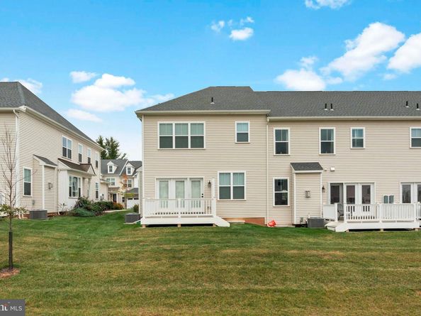 55 Parry Way, Warminster PA 18974