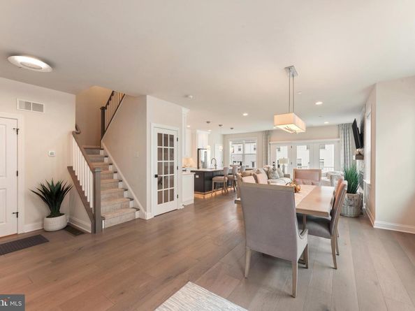 55 Parry Way, Warminster PA 18974
