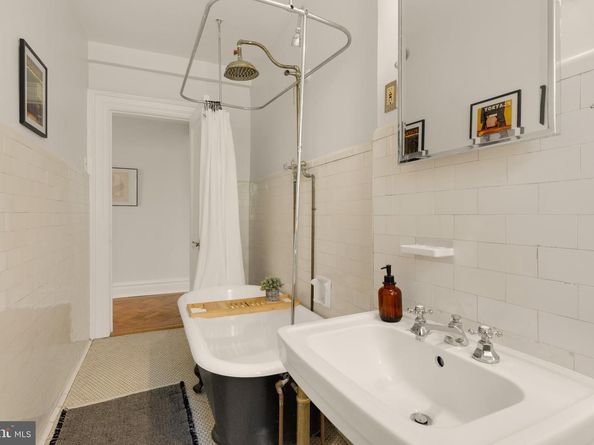 2039 New Hampshire Avenue NW 401, Washington DC 20009