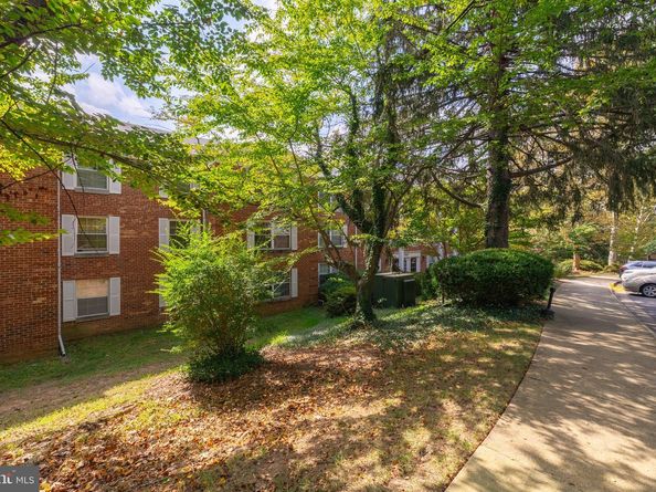7621 Provincial Drive 304, Mclean VA 22102