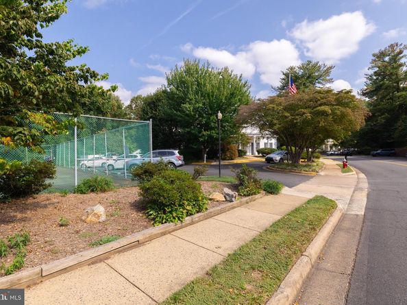 7621 Provincial Drive 304, Mclean VA 22102