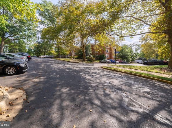7621 Provincial Drive 304, Mclean VA 22102