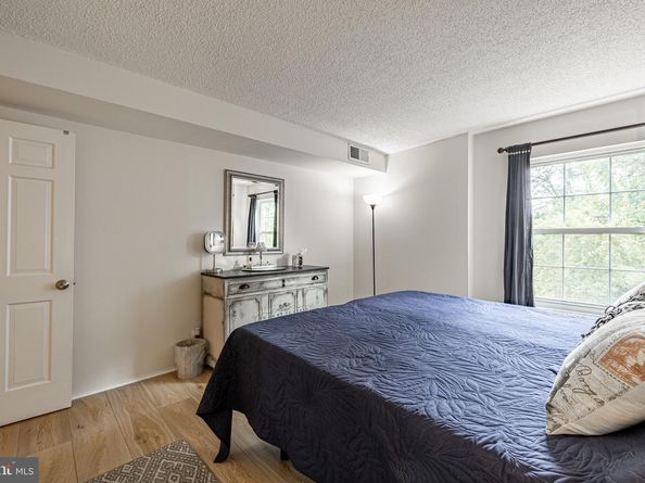7621 Provincial Drive 304, Mclean VA 22102