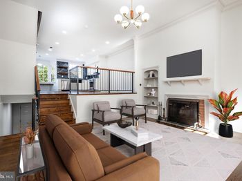 538 W Queen Lane
