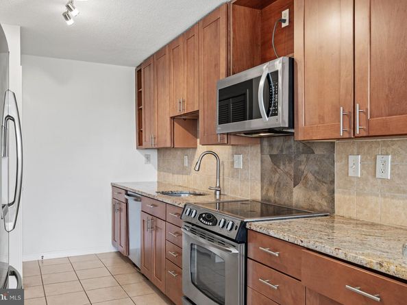 307 Yoakum Parkway 1808, Alexandria VA 22304