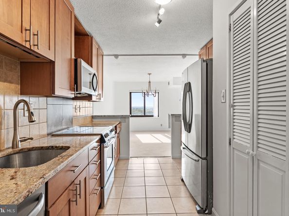 307 Yoakum Parkway 1808, Alexandria VA 22304