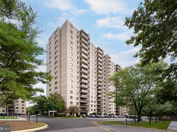 307 Yoakum Parkway 1808, Alexandria VA 22304