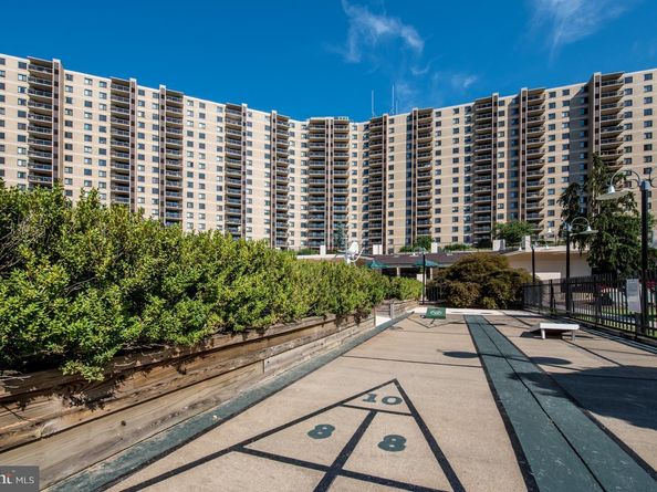 307 Yoakum Parkway 1808, Alexandria VA 22304