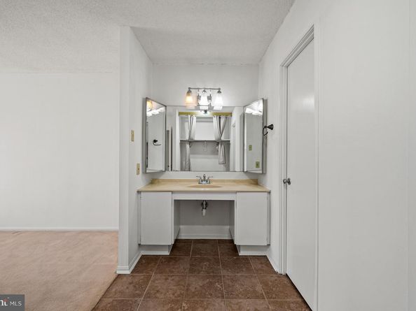 307 Yoakum Parkway 1808, Alexandria VA 22304