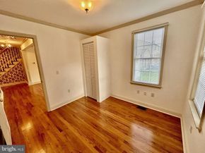212 Apple Street, Levittown PA 19057
