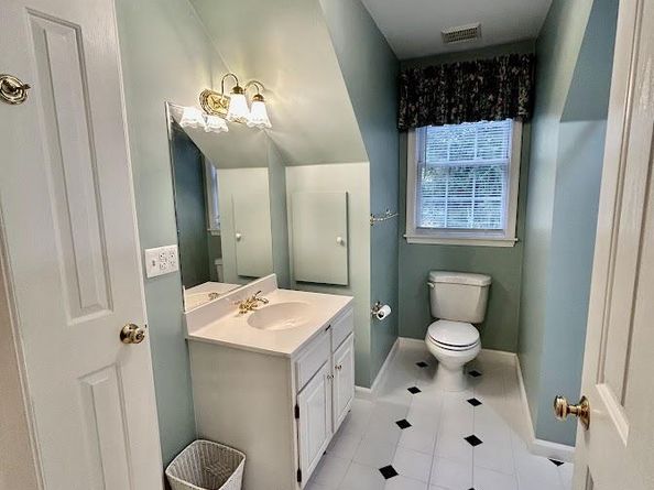 212 Apple Street, Levittown PA 19057