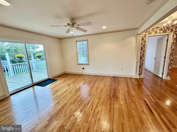 212 Apple Street, Levittown PA 19057