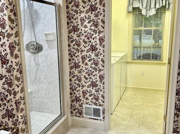 212 Apple Street, Levittown PA 19057