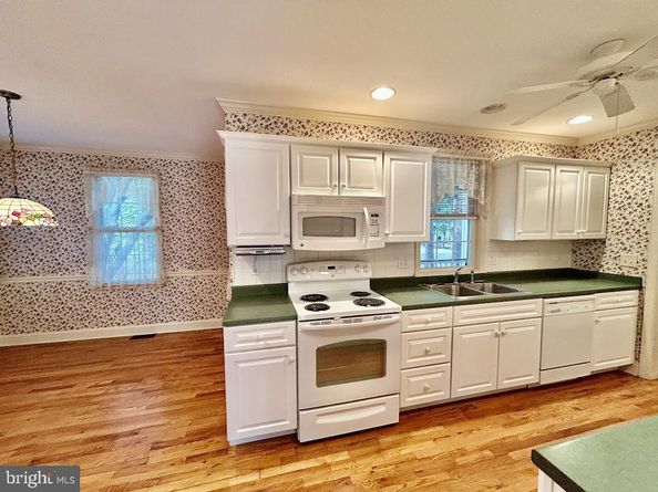 212 Apple Street, Levittown PA 19057