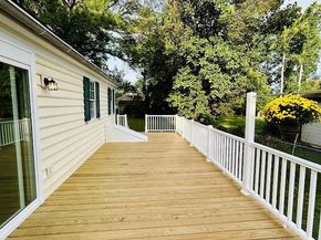212 Apple Street, Levittown PA 19057