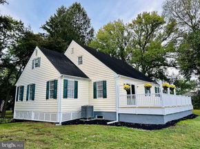 212 Apple Street, Levittown PA 19057