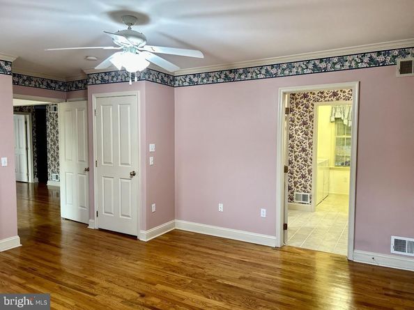 212 Apple Street, Levittown PA 19057