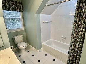 212 Apple Street, Levittown PA 19057