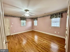 212 Apple Street, Levittown PA 19057