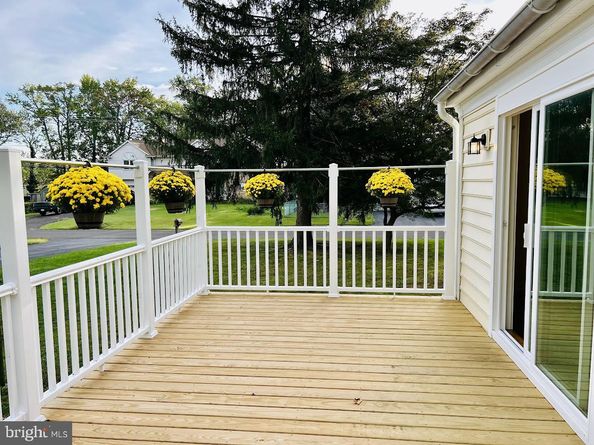 212 Apple Street, Levittown PA 19057
