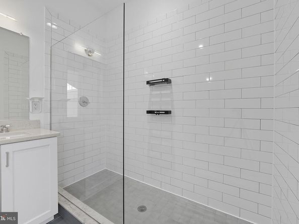 901 D Street NE 207, Washington DC 20002