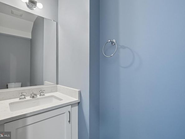 901 D Street NE 207, Washington DC 20002