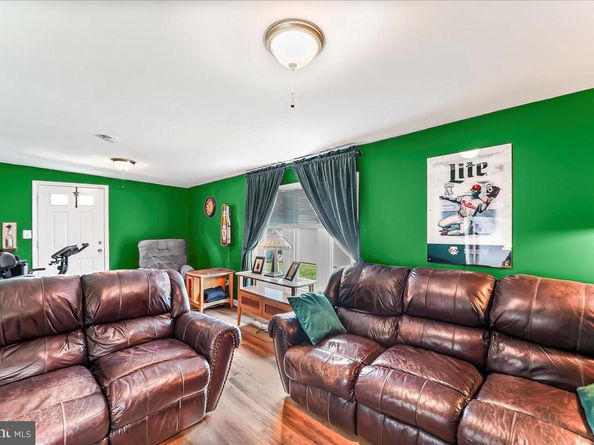 516 Edgewood Avenue, Folsom PA 19033